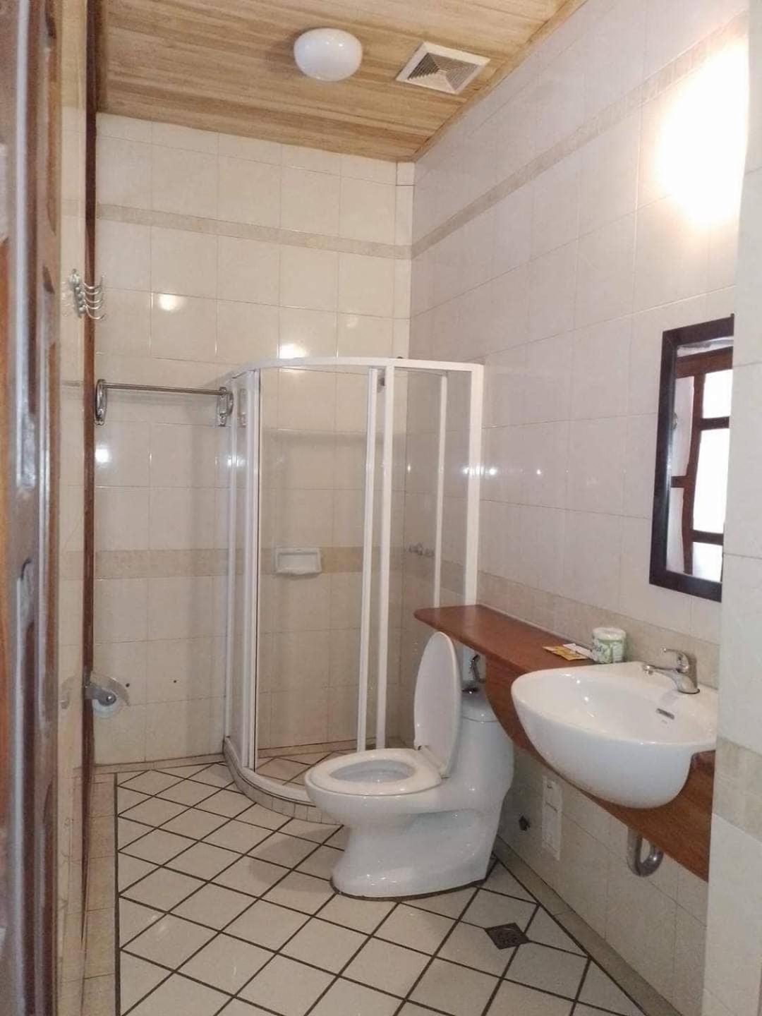 Ireenkevin Guesthouse Luang Prabang Ngoại thất bức ảnh